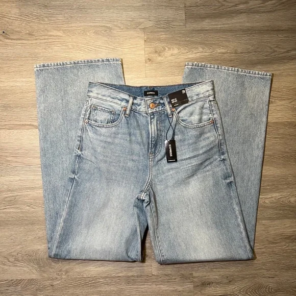 Express, High Waisted Wide Leg Jeans - Light Wash - Size 2R - Picture 12 of 13